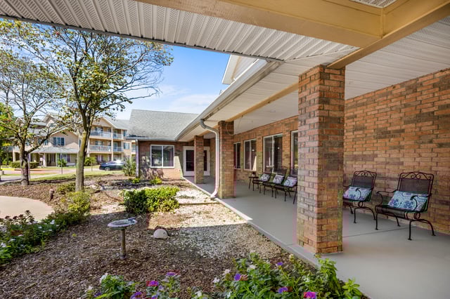 Broken-Arrow-037 Outdoor Seating